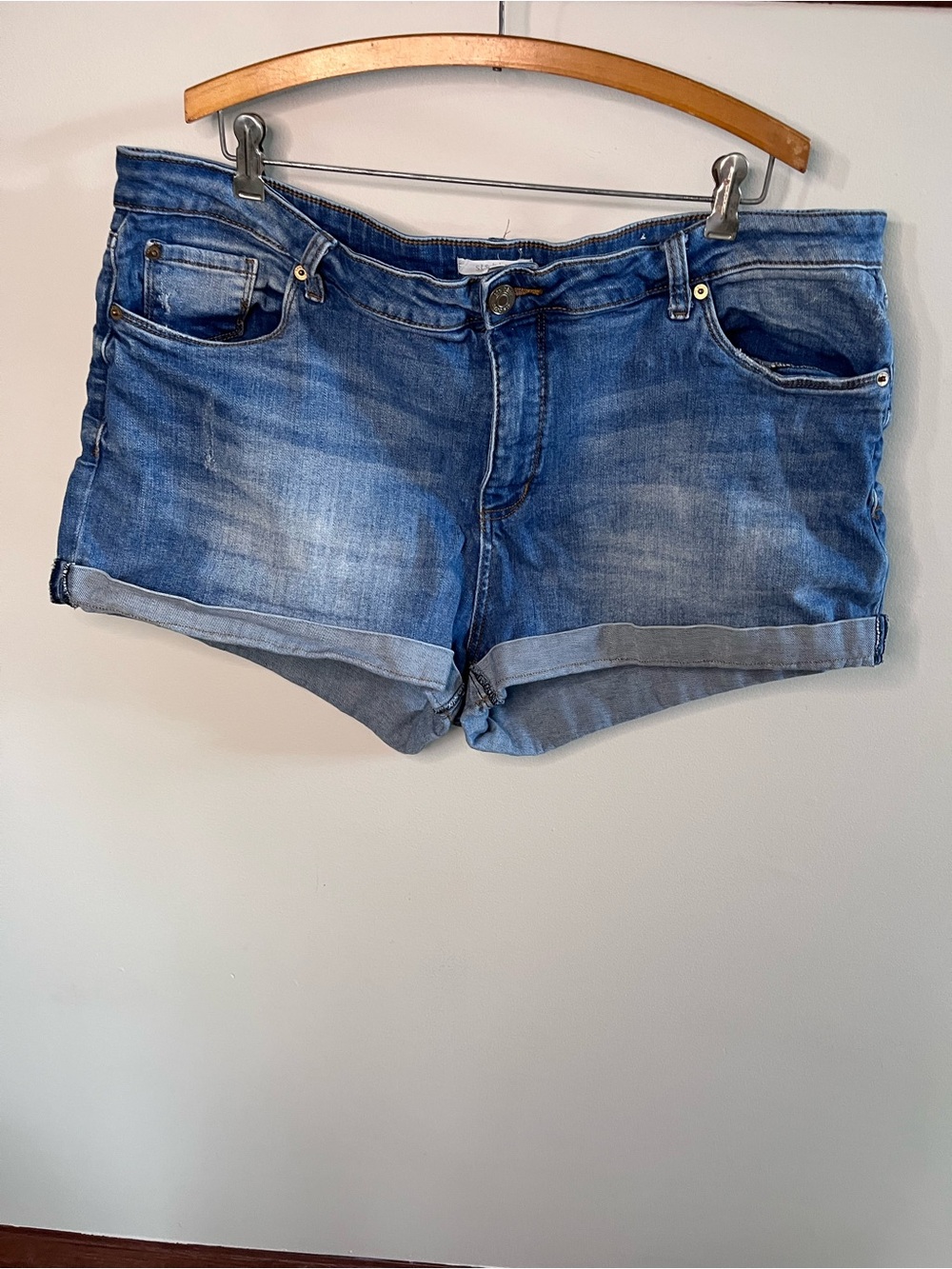 STS Blue Women Denim Shorts Medium Wash Cuffed Hem Size 20/35